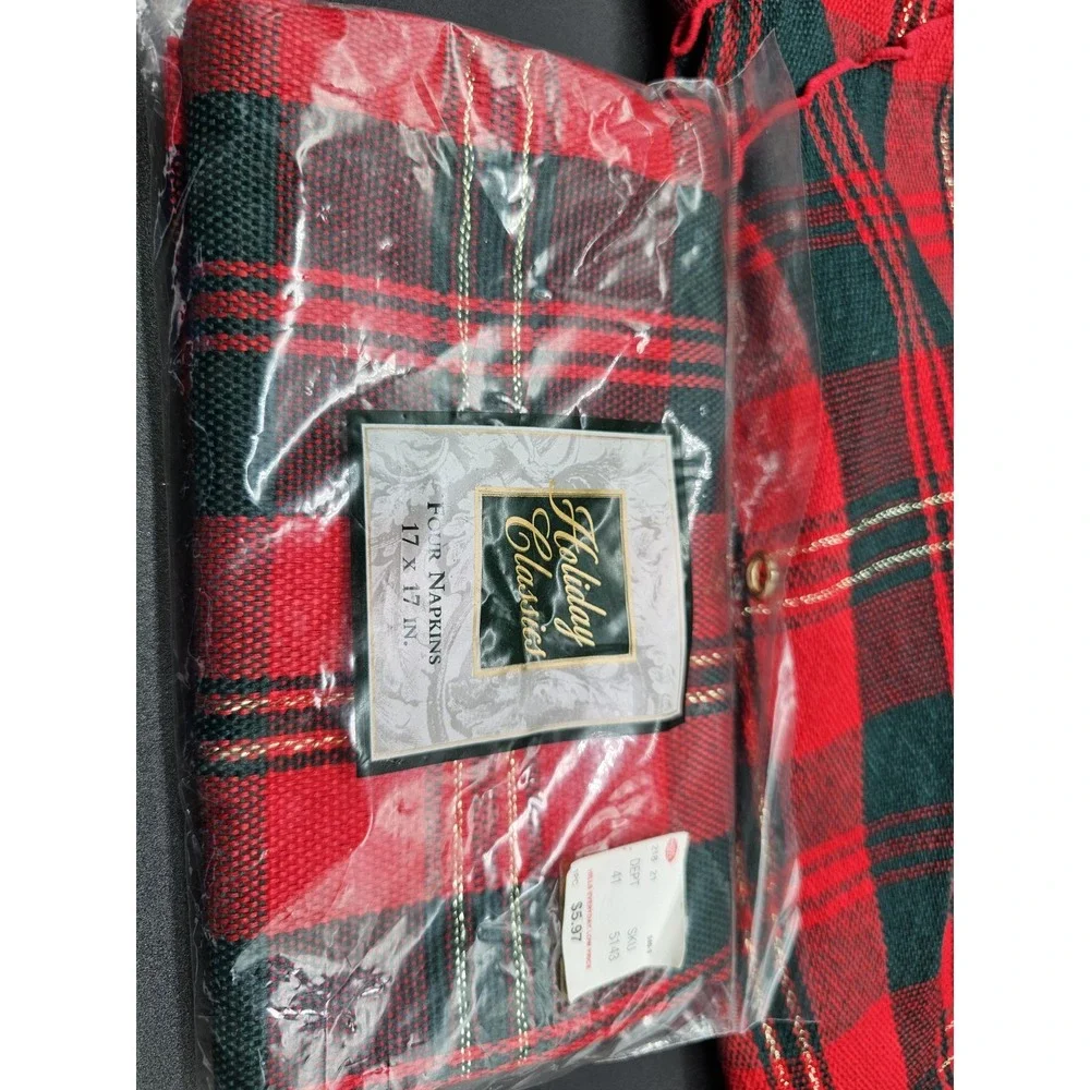 Vintage Oval Christmas Plaid Tablecloth 84